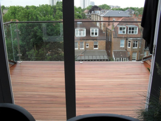 Terasová prkna na balkoně
