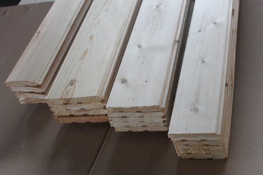 Jaké jsou výhody a nevýhody obkladových palubek ve srovnání s jinými materiály pro obklady interiéru?