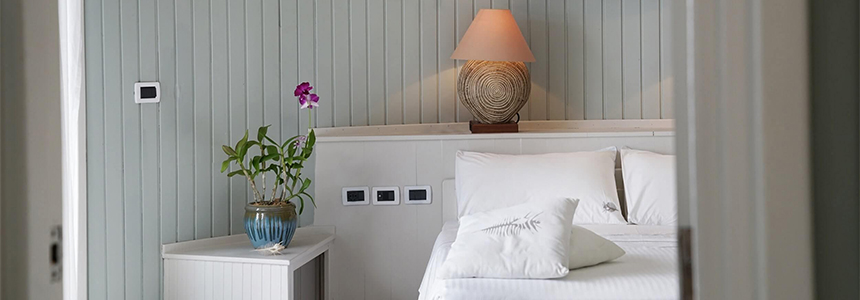 Stylová promena interieru chaty pomoci dřevěných obkladu