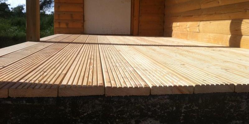 Správná montaž terasy: rady od naších odborníků jak na to